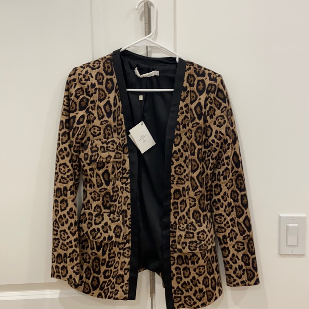 By Egreis Dominique Blazer